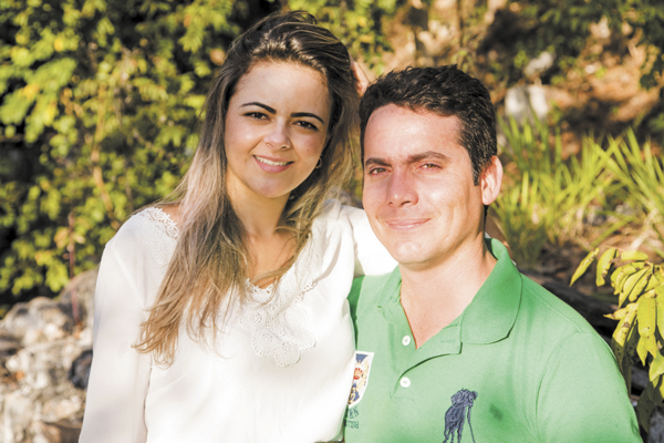 Casam-se neste próximo sábado, dia 18, os jovens Bruno Ferreira de Sousa e Joyce Felizardo. Ele é filho do Darci Bueno de Sousa (in memorian) e Maria Beatriz Ferreira de Souza, proprietária do Hotel Fagundes, na Piçarra, e a Joyce é filha do Jorge Augusto