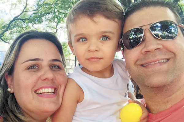 O amigo Máximo Marson Filho, dos mais competentes cirurgiões dentistas da cidade, tem motivos de sobra para comemorar. Hoje é aniversário de seu neto, o garotão Felipe Vila Marson, completando 3 anos, ele que é filho do também dentista, Túlio Marson e da 