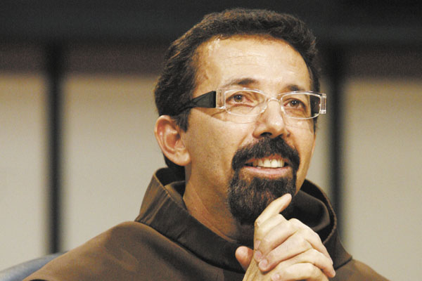 Quem aniversaria amanhã, 28 de setembro, é o muito querido Frei Mauro Luís Oliveira, amigo de longa data, desde sua passagem marcante pela Paróquia de São Judas Tadeu. Transferido para a Paróquia de Santo Antônio Maria Claret, de Ribeirão Preto, ainda ass