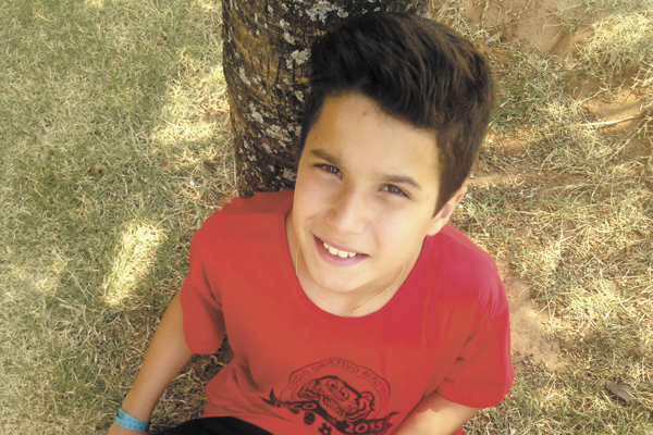 O garotão muito lindo aí da foto é meu neto Luís Felipe Rodrigues de Rezende, que na terça-feira, dia 27, estará completando 12 anos. É filho do Joaquim R. de Rezende Neto e da minha filha Cláudia Sanches Rodrigues de Rezende. Recebendo desde agora o beij