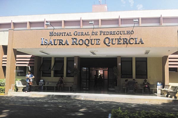 Esta é a foto da fachada do Hospital Isaura R. Quércia, em Pedregulho, que dispondo de espaço em suas instalações, conseguiu do Governo do Estado essa unidade, que tem seu funcionamento financiado pelo SUS (Sistema Único de Saúde). Pessoas que chegaram co