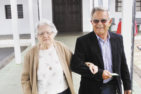 O abraço muito especial de hoje, 29 de novembro, vai para dona Ida Raghianti Cordeiro, que chega à imponente marca dos 101 anos, e perfeitamente lúcida, tanto que ainda no ano passado fez questão de comparecer e votar, acompanhada pelo filho, o Coronel-PM