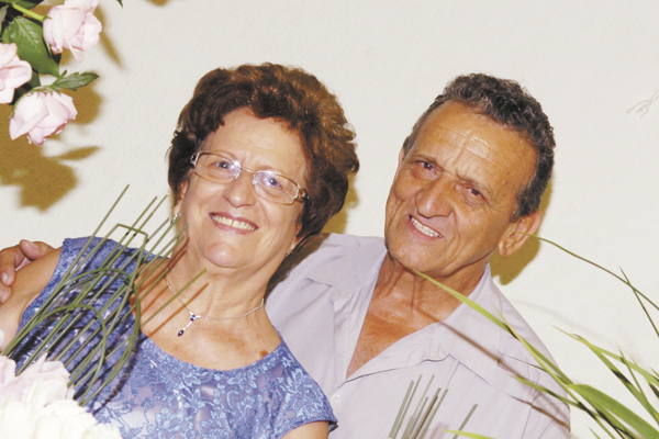 Casal Antônio de Andrade (Toninho) e Conceição Franchini de Andrade comemora suas Bodas de Ouro neste próximo sábado, dia 9, durante celebração às 11 horas na Catedral N.S. da Conceição. Familiares e amigos mais íntimos doarão, como presente, cestas básic
