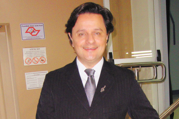 Entre os aniversariantes da semana, dia 26, está o jovem e competente maestro, Nazir Bittar Filho. Merece os cumprimentos de todos nós, não somente pela data, mas também pelo brilhante trabalho à frente da Orquestra Sinfônica de Franca, que tem encantado 