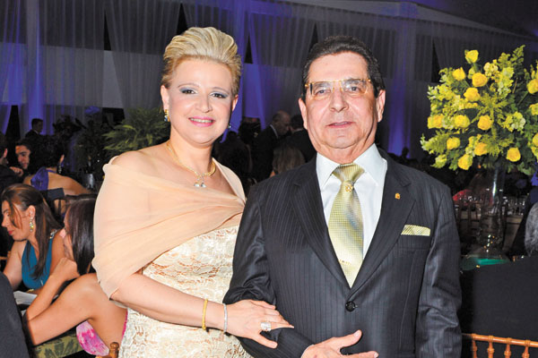 O casal muito simpático, Clóvis Eduardo Pinto Ludovice e Maria Teresa Segantin Ludovice está comemorando seus 12 anos de união, ou Bodas de Ônix. Clóvis, que acompanha nosso trabalho, tanto no rádio como neste Painel, é o chanceler-fundador da Universidad