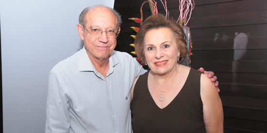 Casal elegância e classe, dos mais queridos da cidade. Médico Saul Luiz Cavalcanti, da Clínica Radiológica Dr. Saul Luiz Cavalcanti, e sua Rita Maria Franchini Cavalcanti