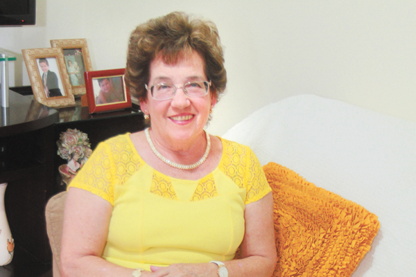 O abraço especial de hoje vai para a amiga Nely Tereza Borges Feitosa, viúva do José Andrade Feitosa, e que está emplacando seus 79 anos, na maior disposição, viajando sempre. É mãe do Cláudio, casado com a Eleide, Fernando, casado com a Lara, e a Andréia