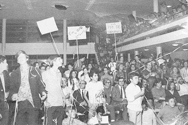 Conversava dia desses com o colega Luiz Neto e ele me perguntou sobre a data exata do primeiro dos vários festivais de músicas de Franca, que eu tive o prazer de organizar e apresentar pela antiga PRB-5. O primeiro foi no ano de 1968, na AEC-Centro, com v