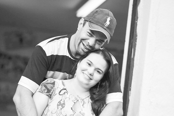 Casam-se no próximo sábado,16 de abril, os jovens Camilla Zolla Rezende e Fabrício Borghini. Ela é filha do Luiz Humberto de Rezende Júnior e o noivo é filho do Pedro e da Neide Ricci Borghini, todos residentes em Ribeirão Preto. A Camilla é sobrinha do m