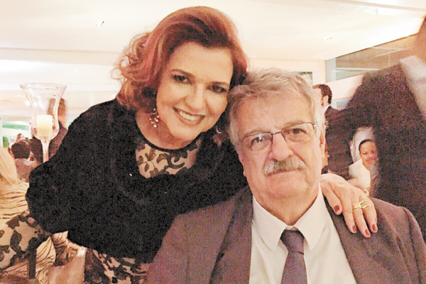 Mudando de idade no próximo dia 20, o muito competente e querido médico cirurgião Paulo Sérgio Faleiros, da equipe do São Joaquim-Unimed. Casado com Maria Alice V. Morais Faleiros, tem os filhos Paulo Antônio, casado com a Vanessa, Júnia Maria, casada com