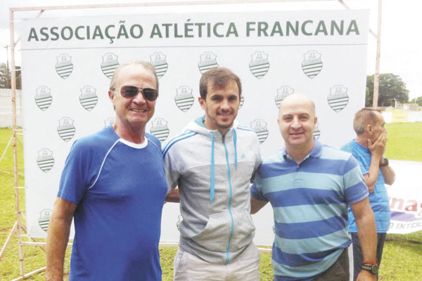 O atual presidente da A.A. Francana, Anderson Pereira, empresário bem sucedido e que desperta confiança, tem recebido considerável apoio de esportistas da cidade para a Campanha dos 100, que visa contar com algum recurso para passar a situação do clube a 