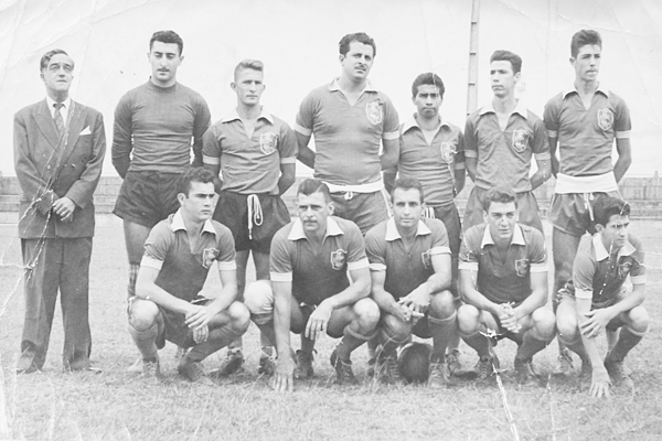 O nosso querido Yara Clube, que aliás já tive o prazer de defender em torneios de chacrobol, está completando hoje 61 anos de existência. E para comemorar, promovem um almoço entre seus associados e simpatizantes, no Recreio Campo Belo. O Yara já teve exc