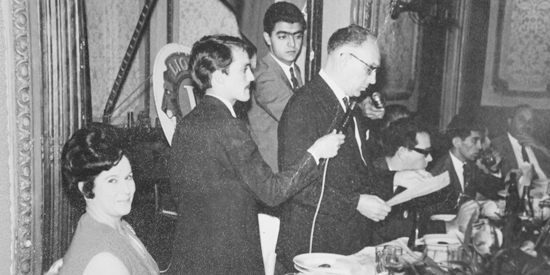 Esta foto do saudoso fotógrafo Eurípedes Masseli Fereira (Eumafe) é de maio de 1966, no salão Rosa do Hotel Francano. Era a posse do casal Mário Bettarello e Adelaide para o comando do Lions Clube de Franca. Na mesa, ao lado deles, o prefeito da época Jos