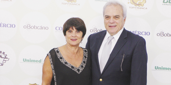 Quem muda de idade hoje é nosso amigo e conhecido médico cardiologista Francisco Sérgio (Fransérgio) Garcia. Casado com a Lêda Miguel Garcia, tem os filhos Flávia e o piloto Fábio. Fransérgio foi ainda um dos nossos mais brilhantes jogadores de basquete, 