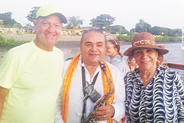 Comecei meu rápido período de férias curtindo a bela João Pessoa, capital da Paraíba. Programa obrigatório por lá e ver o mais bonito por-do-sol, ao som do Bolero de Ravel, executado pelo excelente saxofonista Jurandy, que vai circulando e tocando em cima