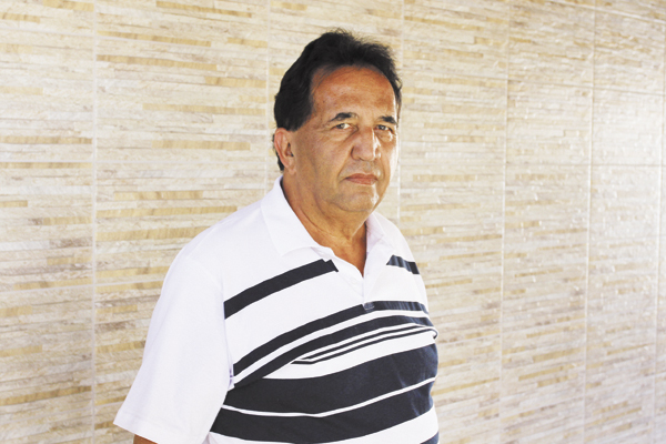 Hoje é dia de abraçar o querido amigo José Aparecido Pimenta, o conhecido Pimentinha, da equipe de fiscais de obras da prefeitura. Ele é casado com a Dirce Pimenta, e têm os filhos Adriano e Anderson, casados coma Fabiana e Luciana. Pimenta e Dirce têm ai