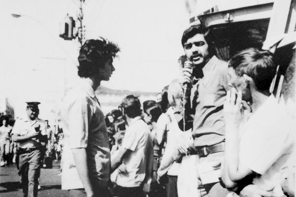 Poucos dias antes de ser internado e vindo a falecer, o querido amigo Paulo Sérgio Jorge me enviou algumas fotos para esta seção do Painel. Ele escreveu assim no bilhete: “Meu caro ‘cumbadra’, esta foto foi de um desfile de 7 de Setembro, na Praça N.S. da