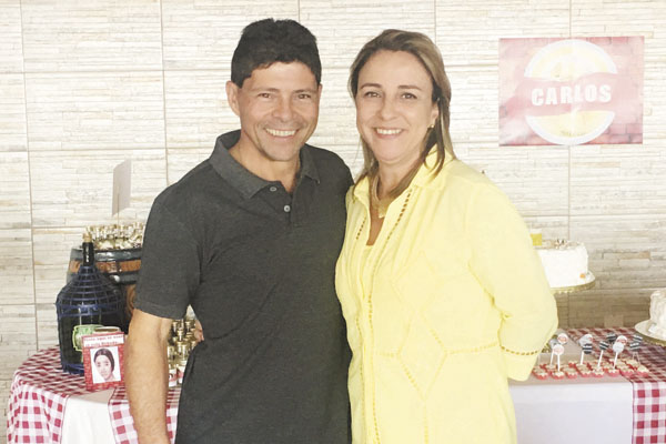 Mudou de idade no domingo, 31 de julho, o agricultor Carlos Roberto Diniz Cintra, agora na marca dos 50 anos. Casado com a Andréia Sanches Diniz Cintra, o casal tem os filhos Juliana, Guilherme e Gustavo. A data foi devidamente comemorada num grupo íntimo