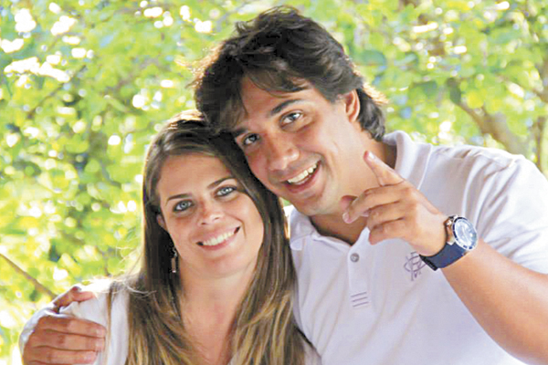 Casam-se no próximo sábado, 3 de setembro, os jovens Murilo Alves de Lima e Patrícia Garcia. Será às 19 horas e 15 minutos, no Mosteiro de Claraval. Murilo é filho do saudoso Franklin Alves de Lima e de Regina Luzia Marcondes de Arruda Lima, e a Patrícia,