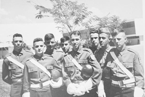 Aproveitando a Semana da Pátria, destacamos esta foto, do ano de 1965, quando um grupo de atiradores de Franca servia no Batalhão da Guarda Presidencial, em Brasília. Foi uma época em que era escolhido um grupo de atiradores de várias cidades, para servir