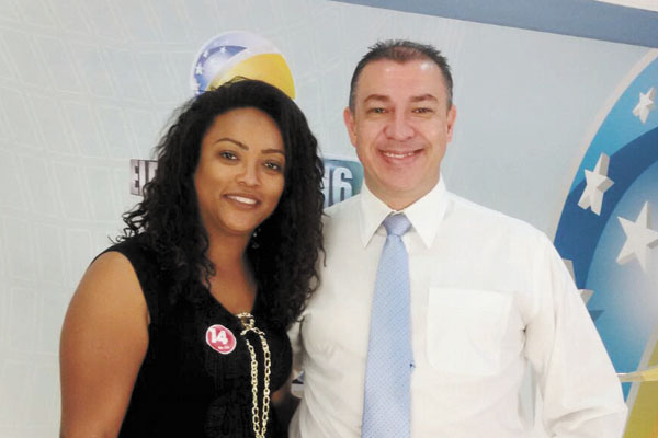 A vice-prefeita de Patrocínio Paulista, Néria Buzzato (PSD), com este colunista; ela agora disputa uma vaga na Câmara