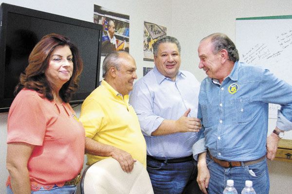 Valéria Marson, Sidnei Rocha, Corrêa Neves Júnior e o senador Aloysio Nunes ontem na sede do GCN