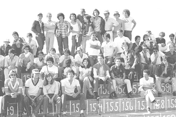 Esta foto é uma colaboração do leitor e amigo João Amélio, o Charlie, de uma viagem de um grupo de francanos à cidade de Marília, no ano de 1979. Acontecia por lá um jogo da Francana, além de uma competição de motocross. Apenas alguns nomes foram identifi