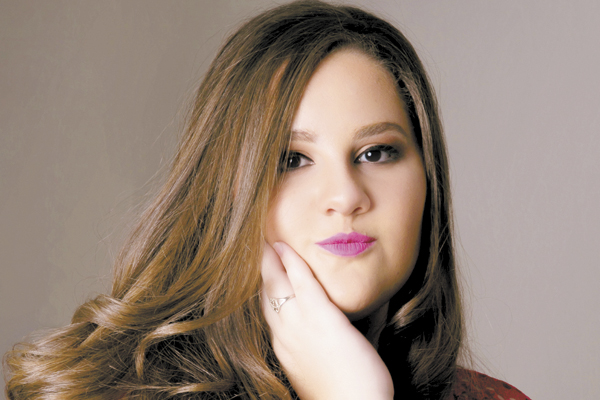 Outra jovem que comemora seus 15 anos no próximo sábado é a Ana Laura, filha dos nossos amigos, Leopoldo Medeiros e Hosana Posteraro Medeiros, uma das mais famosas boleiras da cidade, e irmã da Kênia. Naquele dia será celebrada missa em Ação de Graças, às