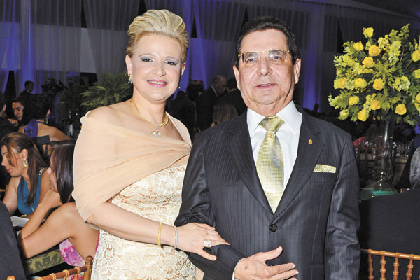 Aniversaria hoje, nosso amigo, leitor e ouvinte, Dr. Clóvis Eduardo Pinto Ludovice, que é Chanceler e fundador da Unifran (Universidade de Franca), dedicando-se agora à sua Ludovice Empreendimentos. Com ele, na foto, a esposa Maria Teresa Segantin Ludovic