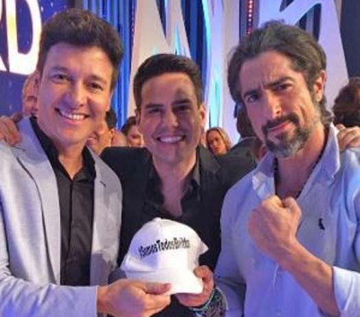 Marcos Mion, Rodrigo Faro e Luiz Bacci fizeram homenagem para Britto Jr.