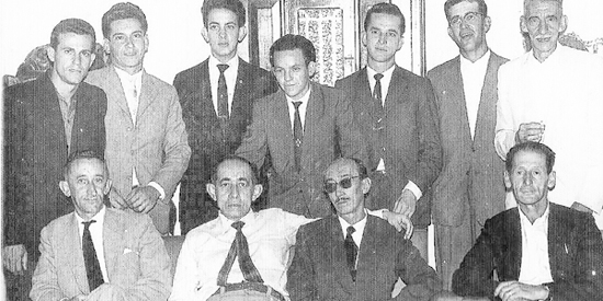 Recebo esta colaboração do leitor e amigo Ronaldo Faleiros, conhecido maestro de antigas bandas e fanfarras. A foto é do ano de 1965, mas nem todos os presentes foram identificados por ele. Veja se você consegue. Sentado, logo à esquerda, Sebastião Faleir