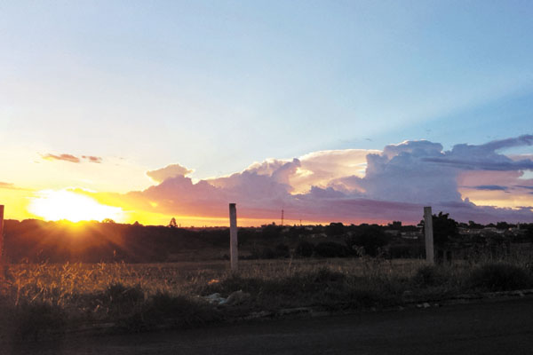 O sol se despede de mais um dia.