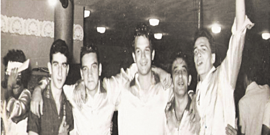 Carnaval já passou, mas ainda em tempo de mostrar essa foto, enviada pelo amigo Luís Cláudio, que retornou à direção do MIS, e que era nosso colega de rádio. Foi em 1965 ou 66, quando a gente transmitia o Carnaval das ruas e dos vários salões. Naquele ano