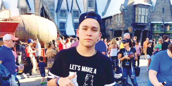 Meu neto primogênito, João Gabriel Rodrigues de Rezende, completa na quinta-feira, 20 de abril, seus 15 anos de idade. Cursa o 1º colegial, além de muita aplicação também no curso de inglês. Recebe o beijão meu, das vovós Cida e Luzia, do papai Joaquim, m