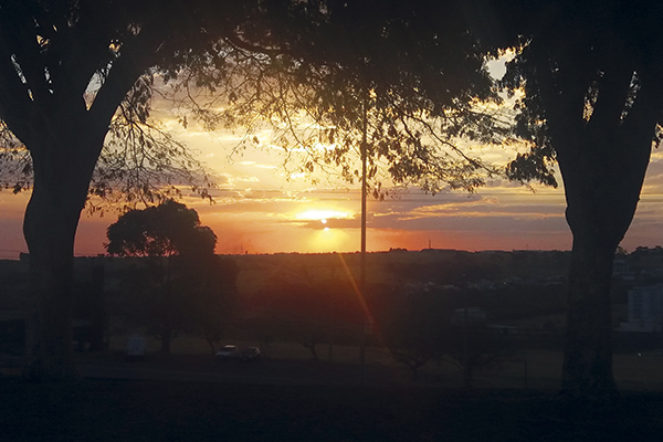 E o sol se despede mais uma vez do dia.
