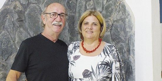 Dia hoje de abraçar a amiga querida, vizinha de Vila Hípica, Lia Ribeiro Garcia, que vive hoje seu dia de nat e recebe nosso abraço maior junto ao maridão Ozonil Nascimento Garcia