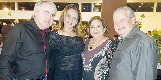 Presidente Cremesp, o médico Lavínio Nilton Camarim, recebe nossa homenagem aqui com sua Alessandra Colmanetti Camarim, Patronos da nossa Noite EP, com o casal também de Patronos da mesma, Samuel de Freitas e Noedi