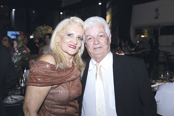 Jovassi Corrêa Dias e sua Joalice, com toda a equipe, entregam na segunda-feira próxima, no Dan Inn Hotel, o Troféu Dono da Bola