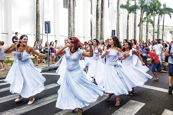 O grupo Cangama fez um pré-carnaval no último sábado