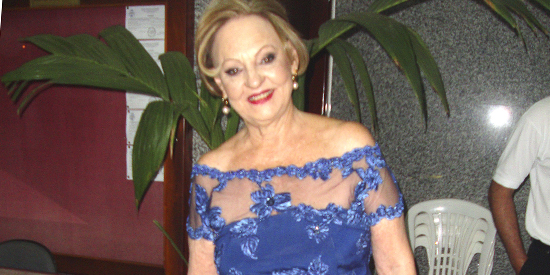Regininha de Almeida Durigan chegando da Grécia