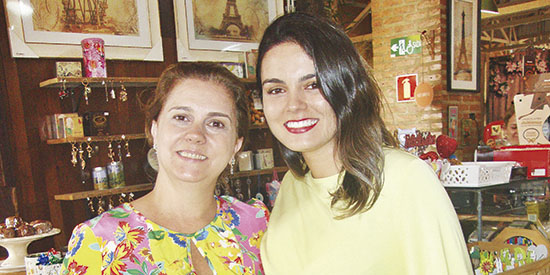 Renata Assaid (cá com Paola Macedo): dirige o Colégio Alto Padrão/Objetivo
