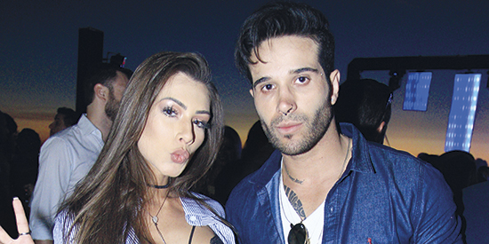 A ex-panicat Wendy Tavares e o namorado, Thales Galhardo, em pose para a Insight. A modelo é o destaque na revista que chega às bancas neste domingo