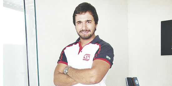 Jenner Ferreira Júnior é piloto pelo Aero-Clube de Franca
