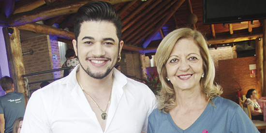 Allisson Rodrigues (cantor/SP) e Dalila A. Barini no 