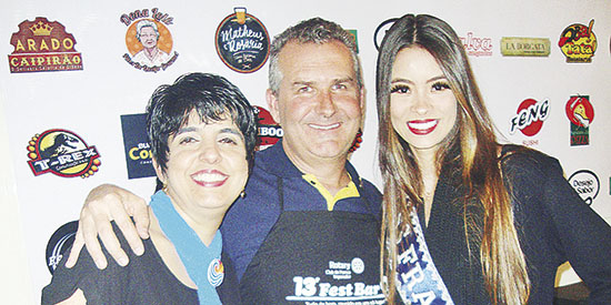 Fabiana Sampaio (e marido Paulo/pres. Rotary Imperador) e Miss Franca/17 (Aléxia Cintra).