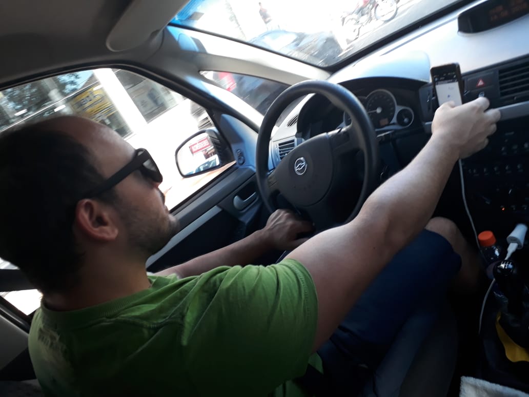 DUPLA JORNADA: Paulo Henrique é químico e trabalha em uma universidade, mas dedica parte do dia a dirigir seu Uber 