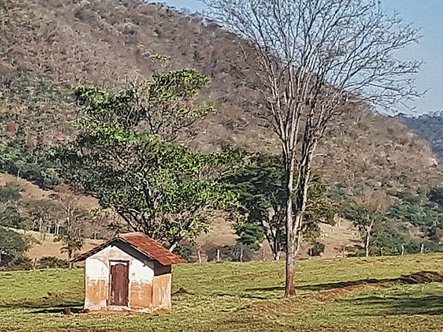 Uma casinha solitária em meio à imensidão... 