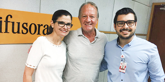 Na foto comigo, Juliana e o Diego, diretor de Marketing do Regional