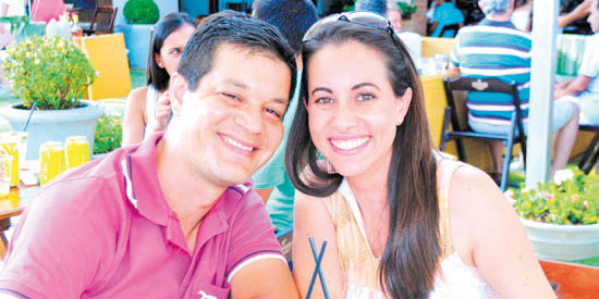  Aniversariando hoje um querido colega e amigo do rádio, o muito competente operador de som Reinaldo Correa Borges. Reinaldinho, como é tratado, faz parceria comigo há mais de 20 anos, e até por isso nos entendemos tanto no programa da Difusora AM. Casado
