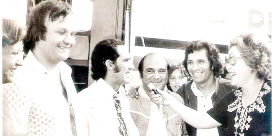  Dessa foto eu já nem me lembrava mais, e agora foi encaminhada pela Lucimar, do grupo de Amigos Próximos na rede social. Foi de um show que promovemos, ali pelo ano de 1975, no Clube dos Bagres, com a presença dos Trapalhões. Lembro-me que ficou superlot